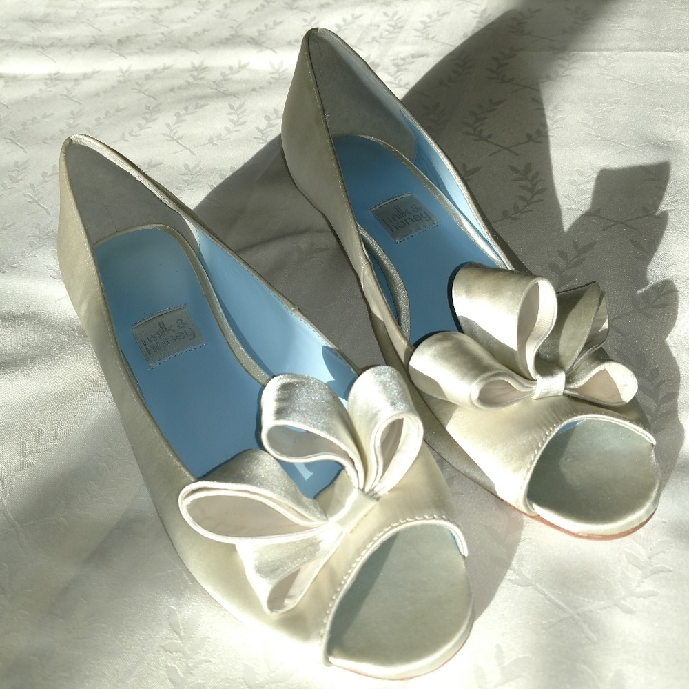 Milk & Honey Size 41 US 11 Satin Ecru Heels